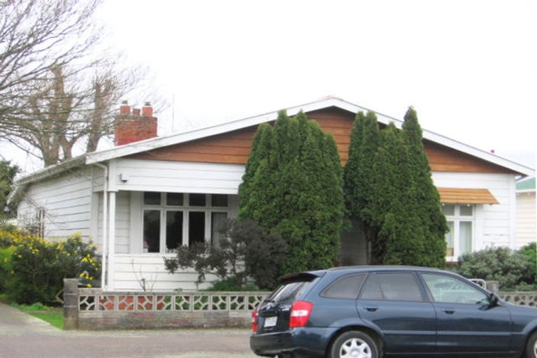 Photo of property in 17 Oxford Street, Hokowhitu, Palmerston North, 4410