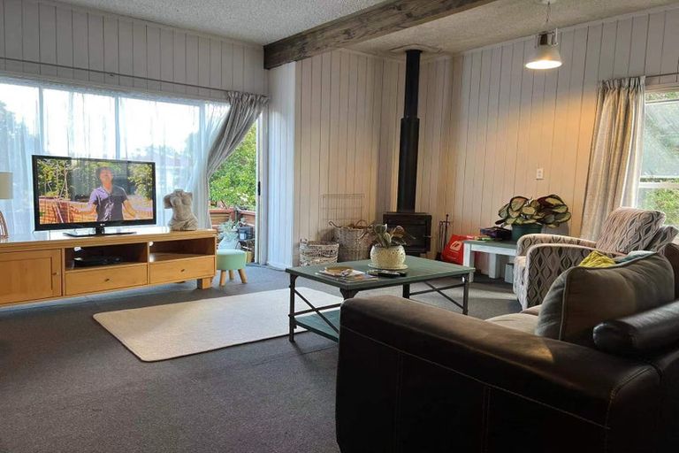 Photo of property in 15 Robert Burke Place, Henderson, Auckland, 0612