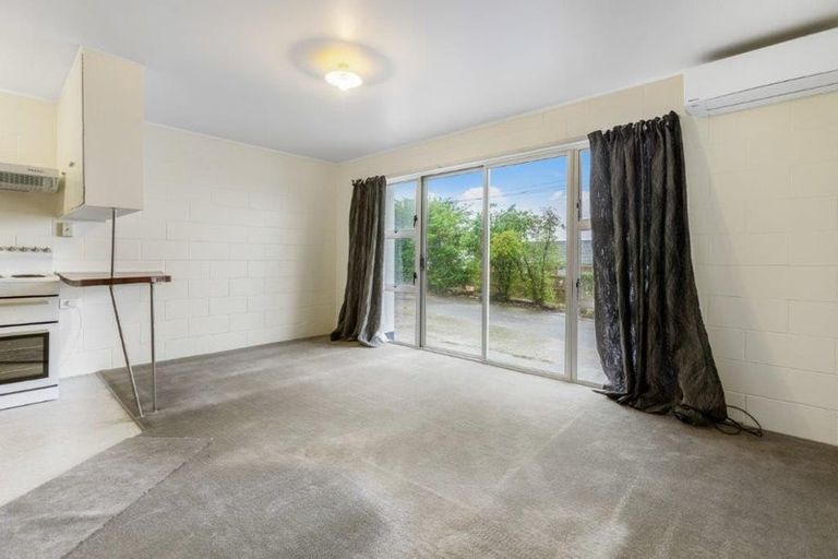 Photo of property in 40 West Coast Road, Glen Eden, Auckland, 0602