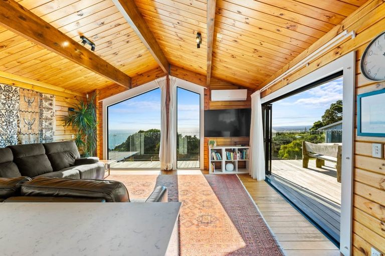 Photo of property in 3 Edwin Mitchelson Road, Muriwai, Waimauku, 0881