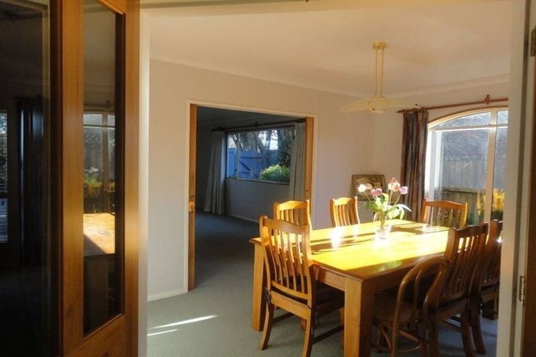 Photo of property in 94 Memorial Avenue, Ilam, Christchurch, 8053