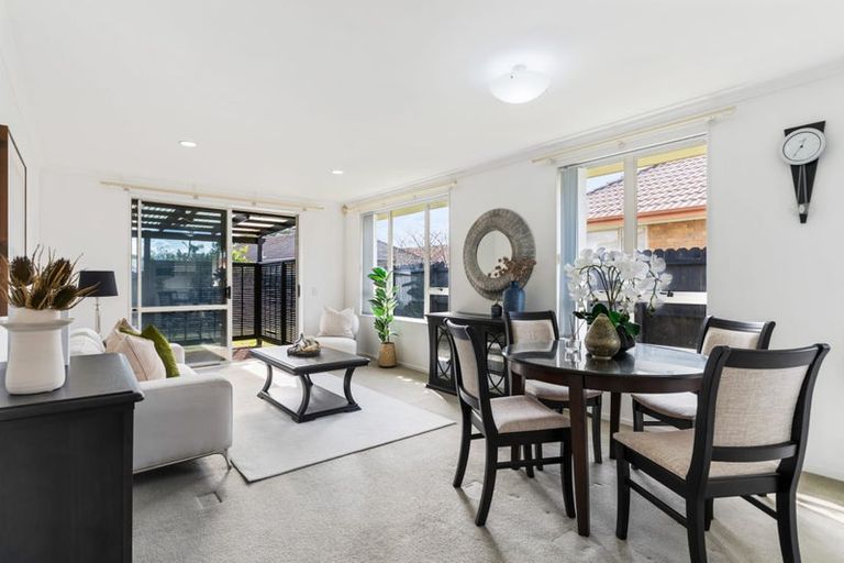 Photo of property in 11 Fernbrook Close, Burswood, Auckland, 2013