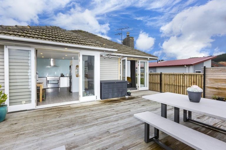 Photo of property in 16 Robertson Street, Elderslea, Upper Hutt, 5018