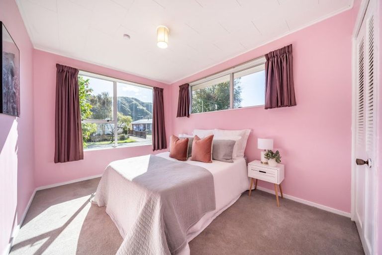 Photo of property in 75 Pasadena Crescent, Totara Park, Upper Hutt, 5018