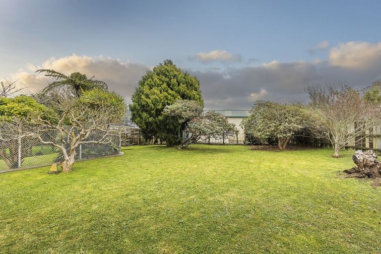 Photo of property in 5 Coates Street, Tawa, Wellington, 5028