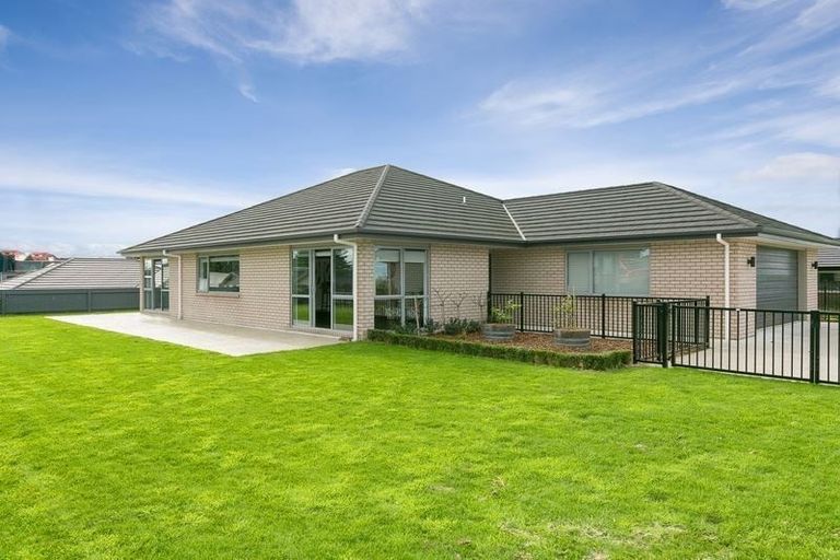 Photo of property in 126 Pohutukawa Place, Waiwhakaiho, New Plymouth, 4312