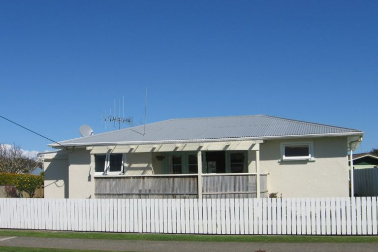 Photo of property in 6 Jenks Street, Foxton, 4814