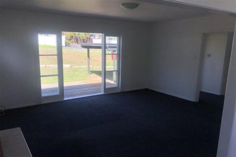 Photo of property in 2/52 College Road, Northcote, Auckland, 0627
