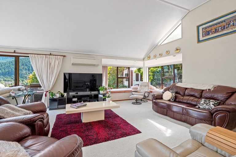 Photo of property in 19 Salmond Place, Queenstown, 9300