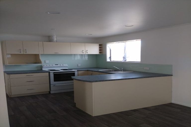 Photo of property in 2 Lansdown Place, Papakura, 2110