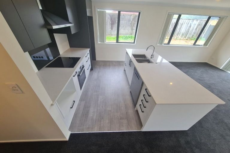 Photo of property in 7 Rewarewa Way, Timberlea, Upper Hutt, 5018