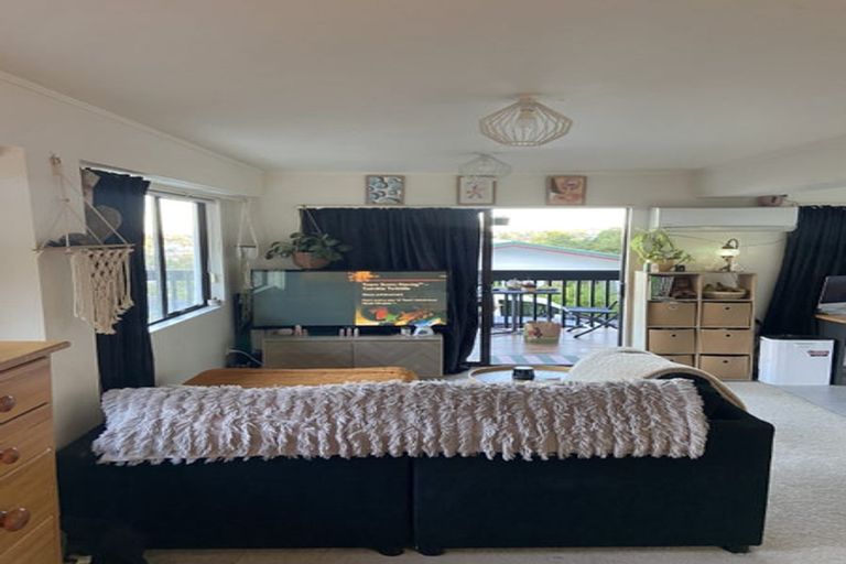 Photo of property in 1/51b Sunset Road, Totara Vale, Auckland, 0632