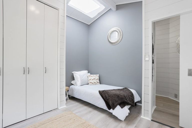 Photo of property in 192 Mountain Road, Henderson Valley, Auckland, 0612