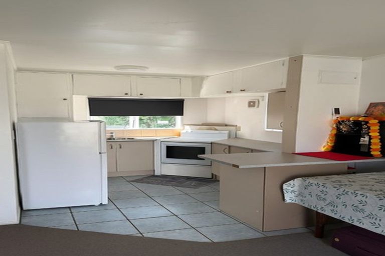Photo of property in 1 Titoki Street, Te Atatu Peninsula, Auckland, 0610