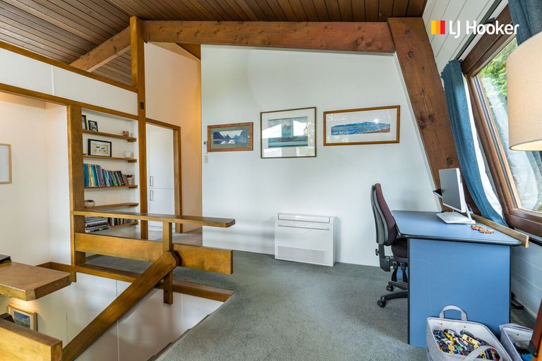 Photo of property in 4 Barling Street, Macandrew Bay, Dunedin, 9014