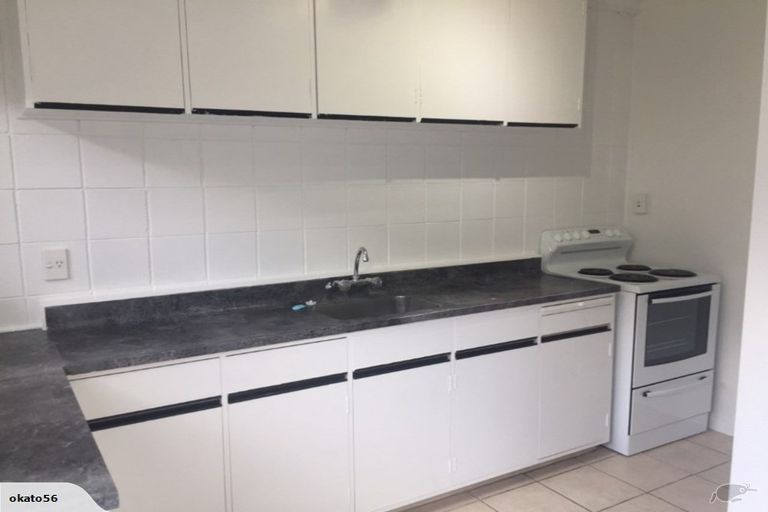 Photo of property in 10 Highlight Parade, Te Atatu South, Auckland, 0610