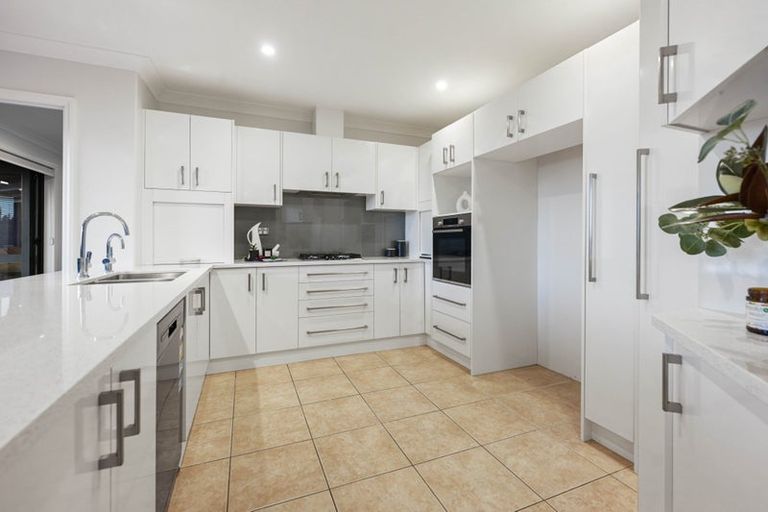 Photo of property in 2 Stonebridge Road, Temple View, Hamilton, 3289