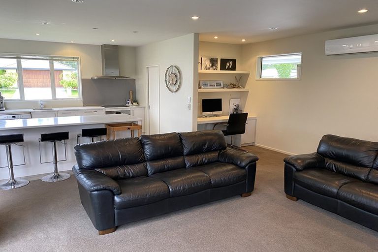 Photo of property in 52 Huntingdon Drive, Rangiora, 7400