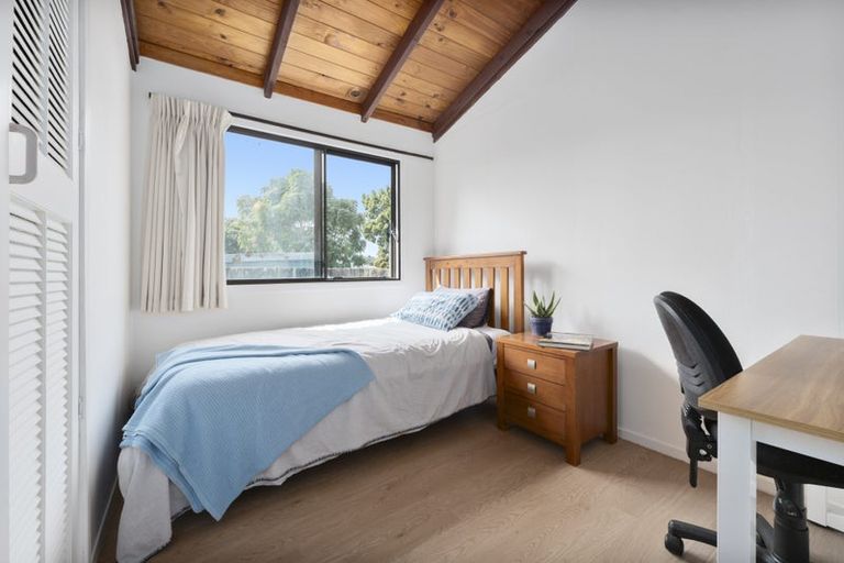 Photo of property in 2/391 West Coast Road, Glen Eden, Auckland, 0602