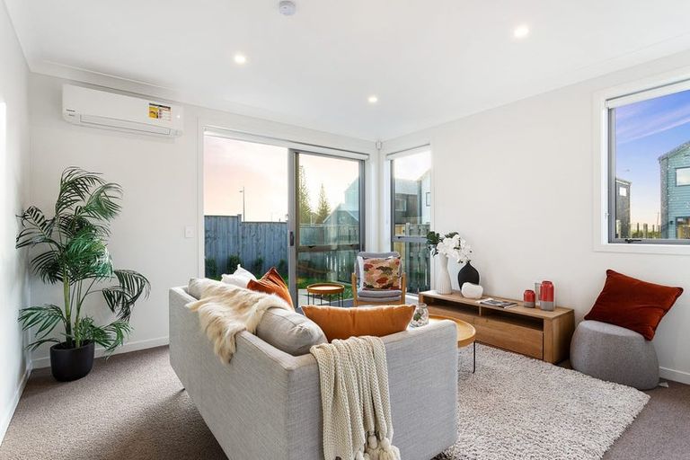 Photo of property in 1 Park Green Avenue, Rosehill, Papakura, 2113