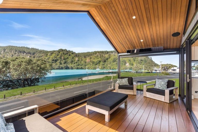 Photo of property in 101 Beach Road, Whangamata, 3620