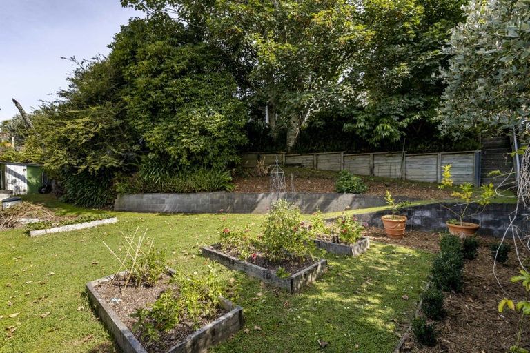 Photo of property in 25 Nevada Drive, Merrilands, New Plymouth, 4312