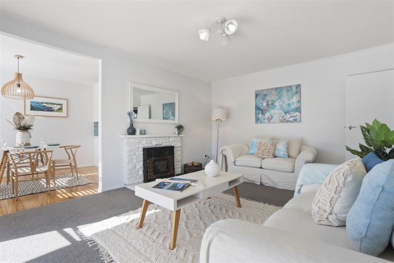 Photo of property in 3 Clinton Avenue, Te Atatu Peninsula, Auckland, 0610