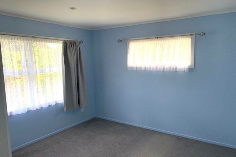 Photo of property in 25 Tamahere Drive, Glenfield, Auckland, 0629