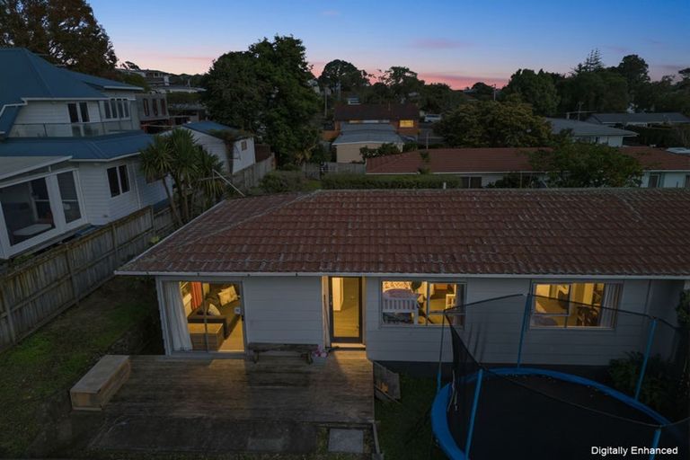 Photo of property in 2/15a Mcintyre Road, Mangere Bridge, Auckland, 2022