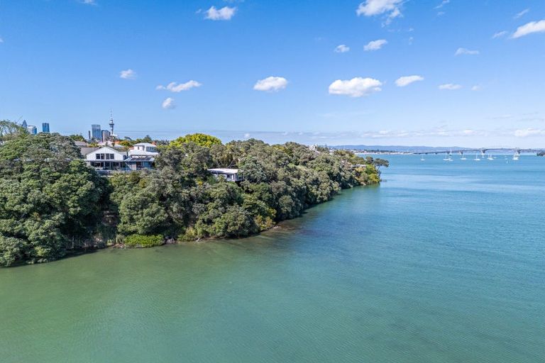 Photo of property in 10a First Avenue, Stanley Point, Auckland, 0624