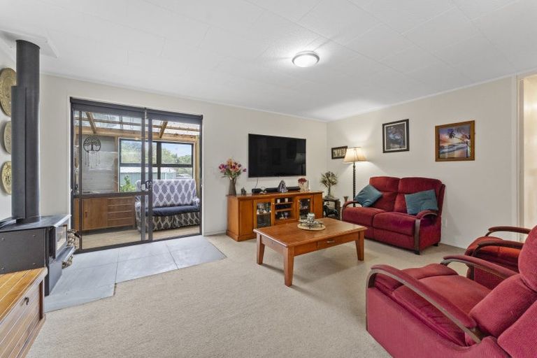 Photo of property in 37 Hookway Grove, Paraparaumu, 5032