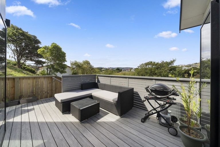 Photo of property in 42 Albatross Close, Whitby, Porirua, 5024