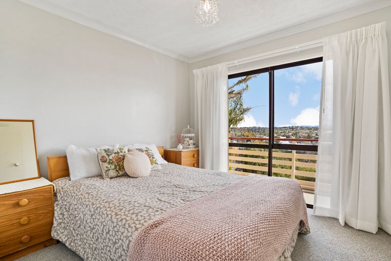 Photo of property in 70 Pemberton Avenue, Bayview, Auckland, 0629