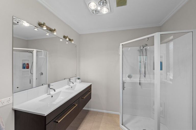 Photo of property in 7d Kitewaho Road, Swanson, Auckland, 0816