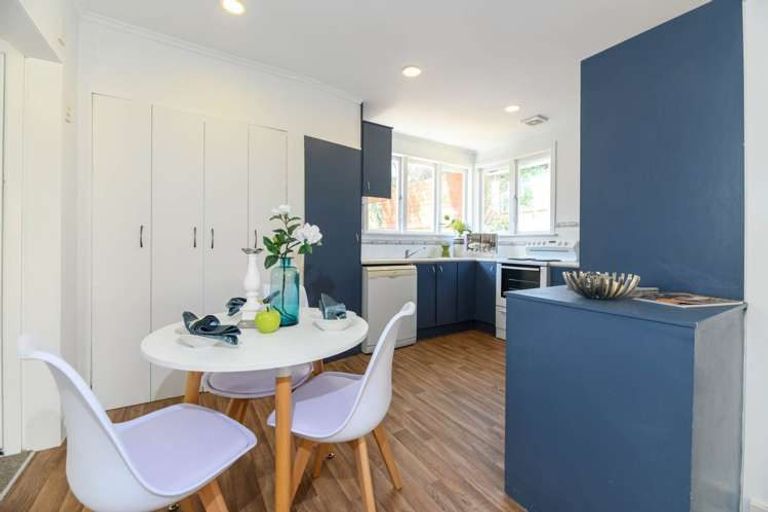 Photo of property in 130 Atkinson Road, Titirangi, Auckland, 0604