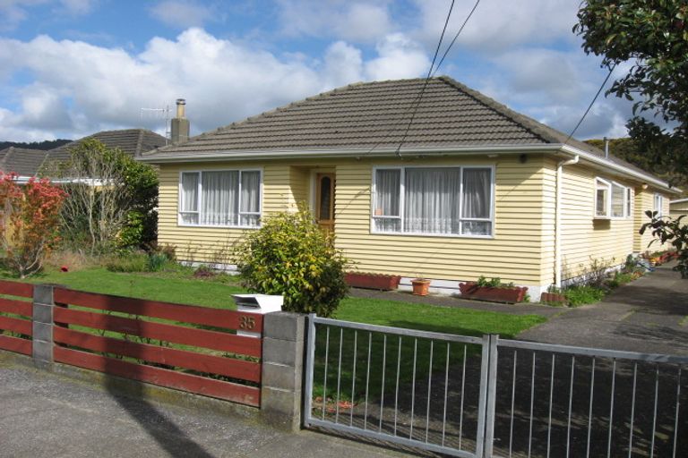 Photo of property in 35 Wellington Road, Wainuiomata, Lower Hutt, 5014