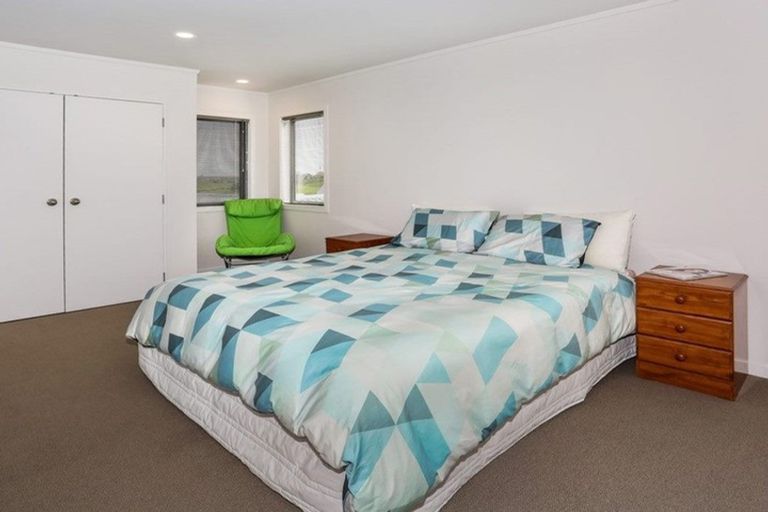 Photo of property in 42 Bream Revel Way, Karaka, Papakura, 2580