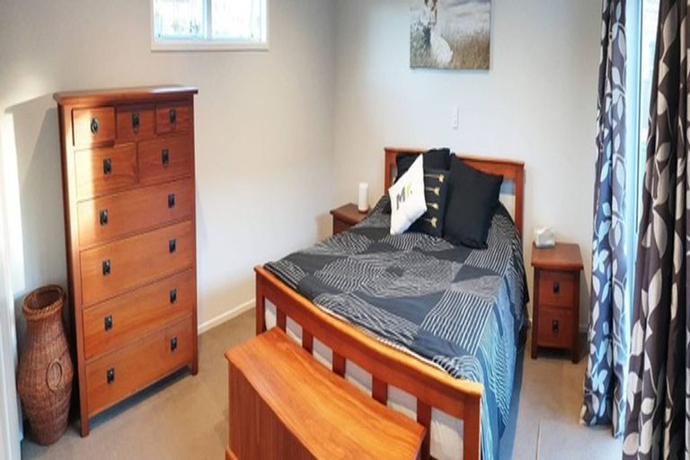 Photo of property in 33 Vodanovich Road, Te Atatu South, Auckland, 0610