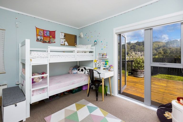 Photo of property in 2 Hobbit Lane, Pinehaven, Upper Hutt, 5371