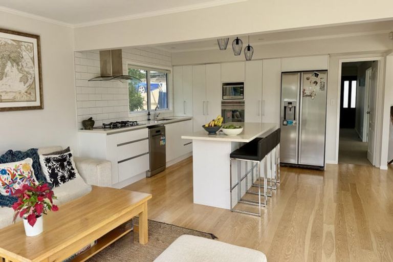 Photo of property in 42 Ravenstone Place, Chatswood, Auckland, 0626