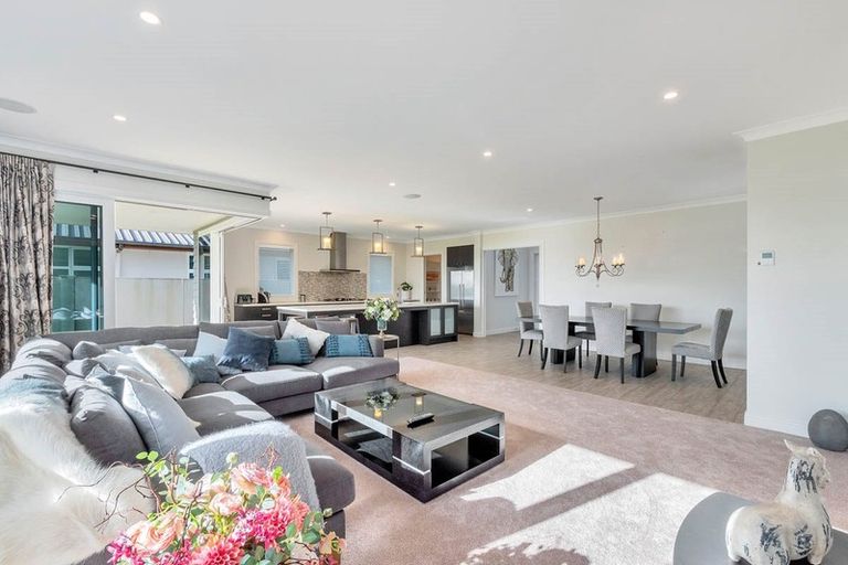 Photo of property in 13 Milano Boulevard, Karaka, Papakura, 2113