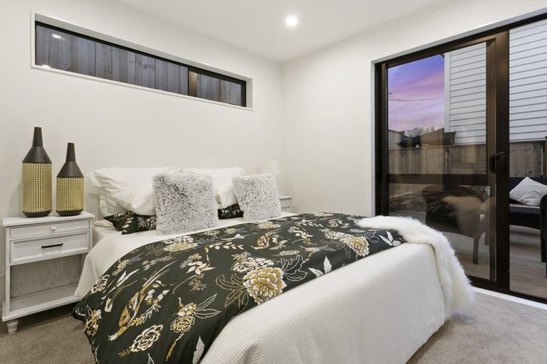 Photo of property in 1e Valron Road, Te Atatu South, Auckland, 0602