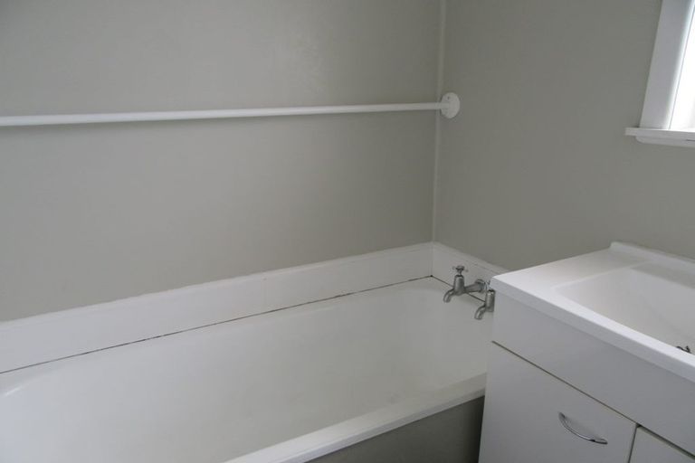 Photo of property in 9 Clayton Road, Manurewa, Auckland, 2102