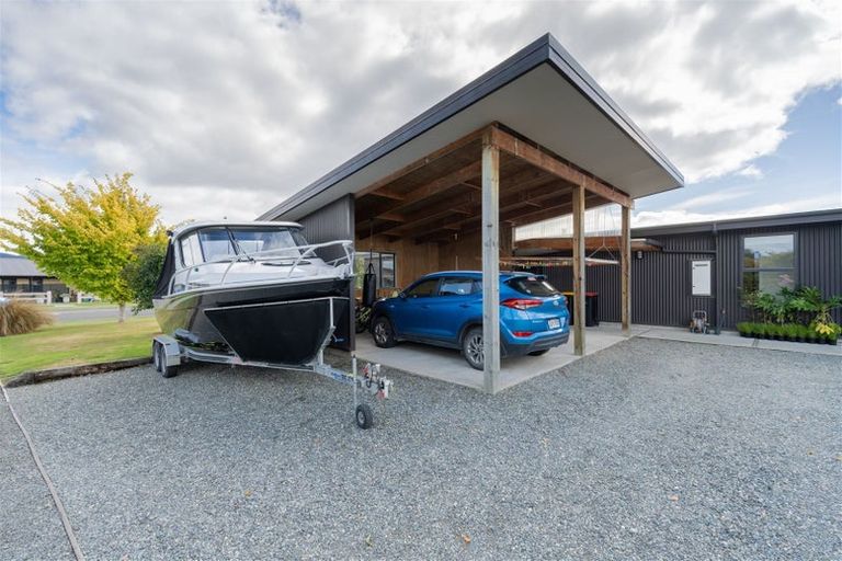 Photo of property in 21 Pop Andrew Drive, Te Anau, 9600