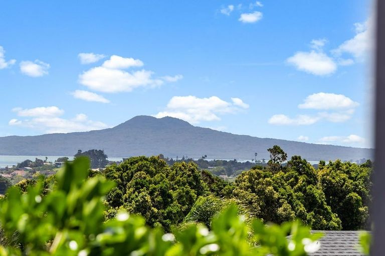 Photo of property in 19f Bradbury Road, Botany Downs, Auckland, 2010