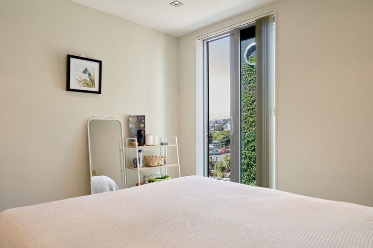 Photo of property in Piermont Apartments, 2h/82 Cable Street, Te Aro, Wellington, 6011