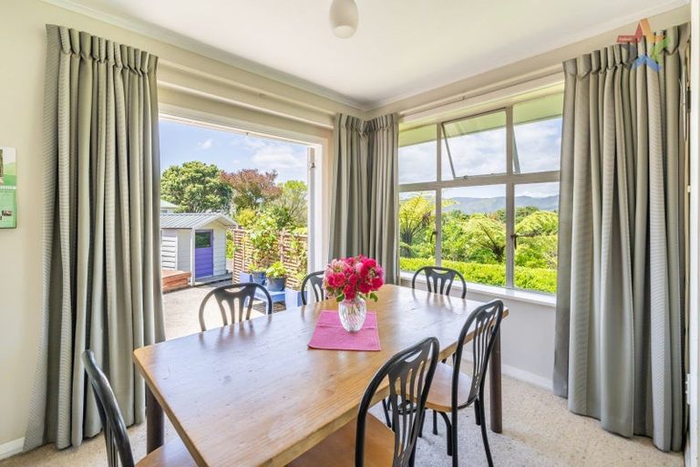 Photo of property in 101 Pomare Road, Tirohanga, Lower Hutt, 5010