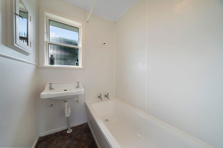 Photo of property in 49 Longburn Road, Henderson, Auckland, 0610
