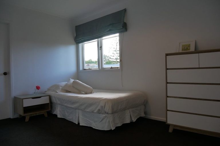 Photo of property in 12 Duncan Avenue, Te Atatu South, Auckland, 0610