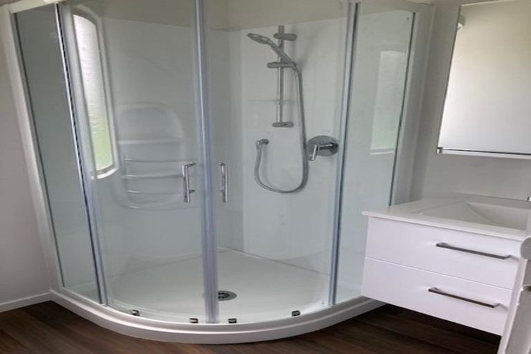 Photo of property in 2/68 Cockayne Crescent, Sunnynook, Auckland, 0620